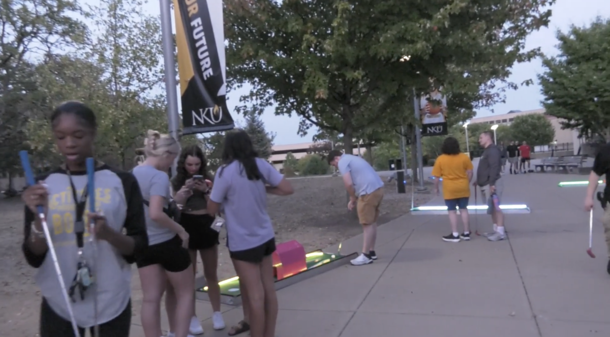 VIDEO: Putt Putt on the Plaza